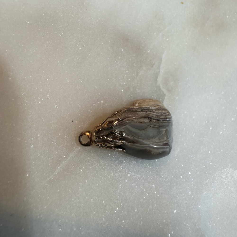 New Old Stock Gray Stone Pendant with Gold Accent - Picture 5 of 8